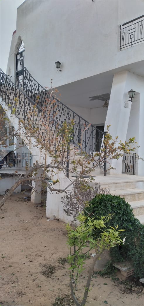 Sfax Ville Caid Mhamed Vente Maisons Terrain avec villa rdc et  tage